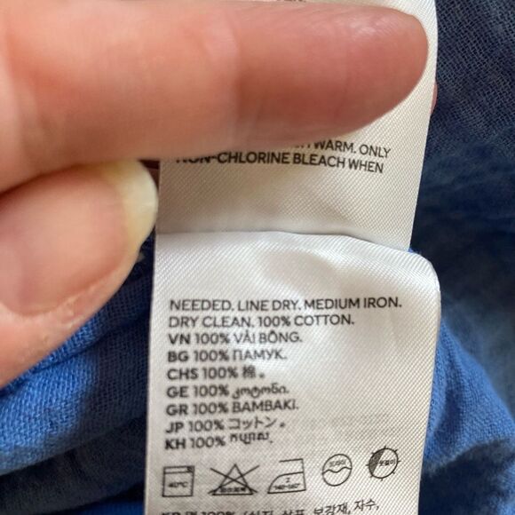 H&M NWT gauzy blouse glowing non sheer + extra button oversized - Picture 10 of 10